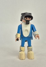 HOMME PLONGEUR AVEC MASQUE ET