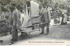 Reproduction CPA - 03 Bourbon l'Archambault - Chaise à Porteurs - CPM format CPA
