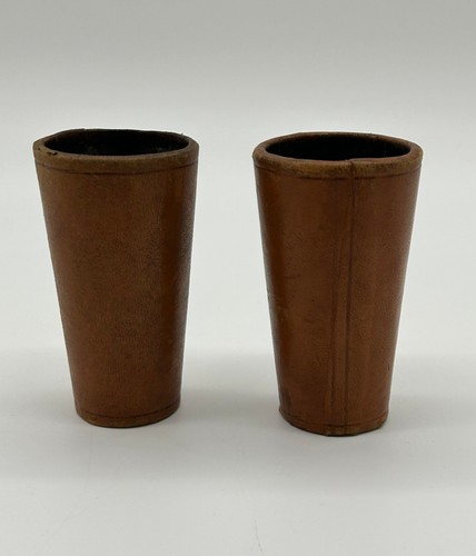 Gobelet cuir pour dés jeux - en,