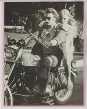 JOHNNY  HALLYDAY   N° 71  : PHOTO DE MAGAZINE  PLASTIFIEE .