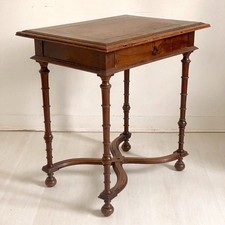 Petite table bureau style