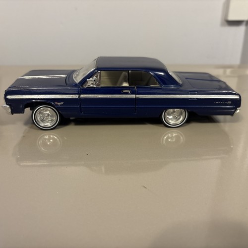 Blue 1964 impala ss - 1:64,