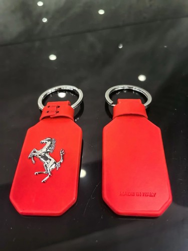Ferrari rouge porte clés - porte-clés, en
