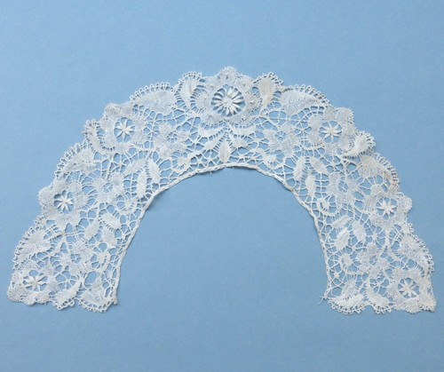 Dentelle ancienne col - -,