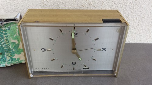 Ancien beau réveil vintage - ,