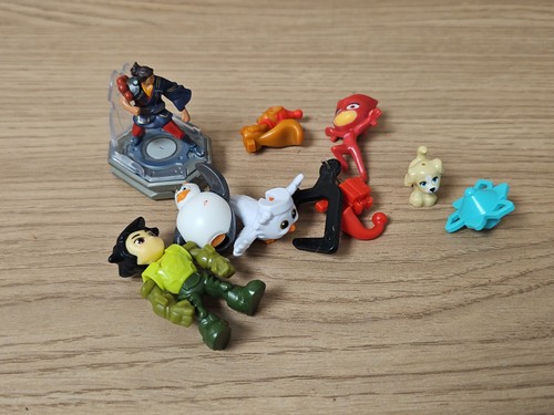 Petit lot figurines jouets - figurines,