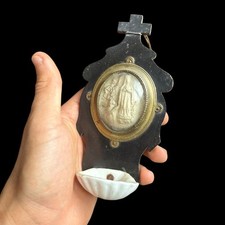 ANCIEN BENITIER en bois noir et médaillon en platre sous verre bombé