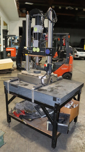 Instron 8872 fatigue tester - 8872,