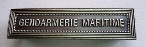 Agrafe barrette insigne