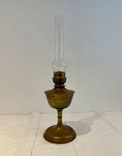 Ancienne lampe pétrole - ancienne, a