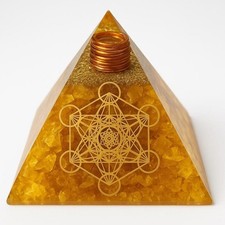 Pyramide d’orgone citrine