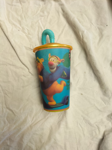 Verre plastique avec paille - verre,