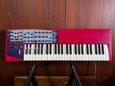 Synthétiseur analogique virtuel Clavia nord lead 2 avec sac de concert