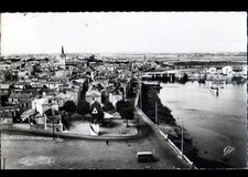 LA CHAUME (85) MANEGE d'ENFANT , PORT , VILLAS & EGLISE en vue aérienne en 1961