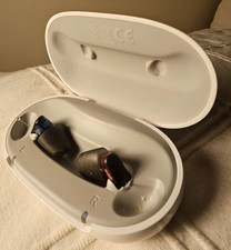 2 aides auditives invisibles