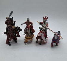 Lot 4 Figurines