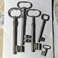 Grandes Clef clé anciennes/Old key- 14 cm  Diamètre 8 fer forgé,19e ( X5)