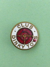 insigne émaillé - CLUB DINKY TOYS par DRAGO - vraie d'époque - broche - jouet