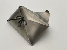 Porte lettre étain signé