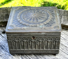 Ancienne boite en métal  - vide poche/boite à bijoux - 10 cm x 10 cm x 7 cm