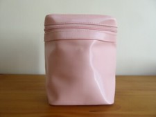 Trousse DIOR maquillage parfum beauté rose pâle avec anse forme originale