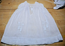 LOT DE VETEMENTS ANCIENS  ENFANTS BEBE / ROBES CHEMISES TABLIER