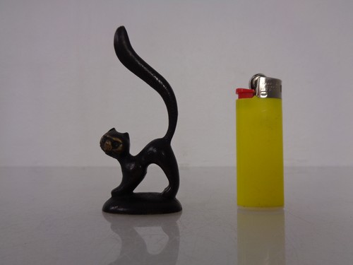 Chat laiton porte - chat,