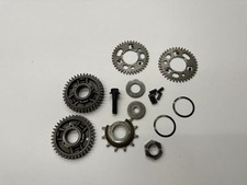 PIGNONS / ENGRENAGES MOTEUR CARTER DROIT HONDA CB 500 1996-2003