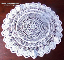 NAPPERON ROND CROCHET CREATION SYLVETTE RAISONNIER ARTISANAT FRANCAIS 57cm***