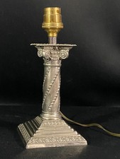 Bougeoir monté en lampe réversible en argent anglais de style Corinthien