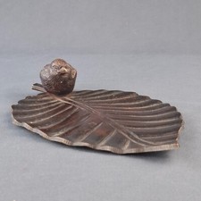 Vide Poche En Bronze à Patine Foncée Représentant Une Feuille Avec Un Moineau