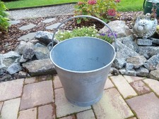 Ancien seau en zinc,alu,décoration,jardin,fleurs,fontaine