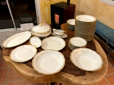 Service porcelaine doré 56 pièces De Chauvigny