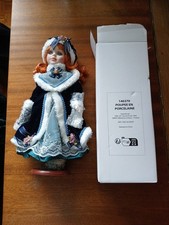 POUPEE VINTAGE AVEC LA TETE EN PORCELAINE + Support 35 Cm