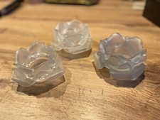 3 TULIPES EN PATE DE VERRE OPAQUE EN FORME DE ROSE, APPLIQUE LUSTRE LAMPE