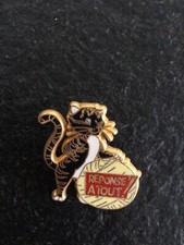 pin's badge REPONSE A TOUT LE