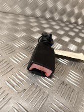 Attache ceinture avant droit