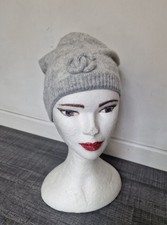 Bonnet CHANEL 100 % Cachemire gris clair ?  Chanel Cap CC bonnet