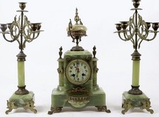 Pendule garniture de cheminée Louis XVI En Bronze Laiton Dorée et Onyx Antique .