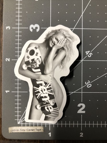 Sexy female naked skater - sexy,