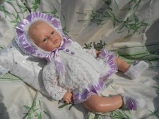 gilet bonnet chaussons fait mains  bébé 3 mois ou poupée reborn 55cm