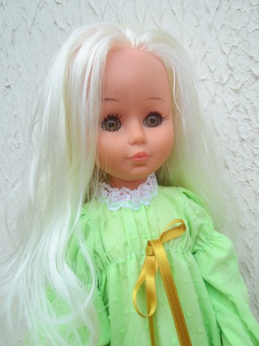 Très belle poupée - poupée, mannequin