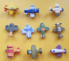 Fève - Série complète 2022 - Avions - Avion marqué sous le socle ( photo 2 )