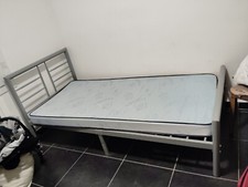 Lit une.p'ace avec matelas 