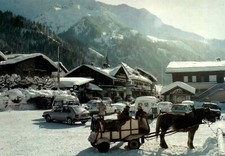 Les Contamines Montjoie Honda Civic Peugeot 305 Renault R5 Citroen 2CV attelage