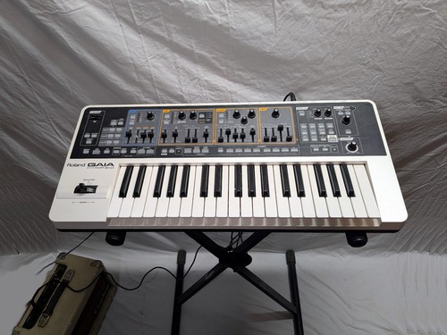 Roland gaia keyboard - sh-01,
