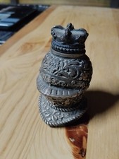 Encrier / Briquet XIXÈme en étain casque d’armure couronné