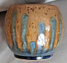 JOLI VASE CACHE POT EN CERAMIQUE GRES FLAMME A COULURES BLEUES VINTAGE H : 10 cm