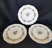 3 assiettes plates en faience Royal Doulton leighton