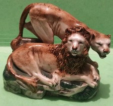 ANCIENNE FIGURINE EN PORCELAINE  STATUETTE ANIMALIERE LION LIONNE  14 CM